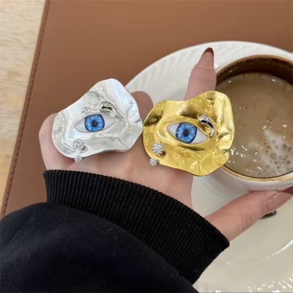 Surrealist Gold Eye Statement Artistic Blue Iris Design, Avant-Garde Ring - Picture 10 of 10